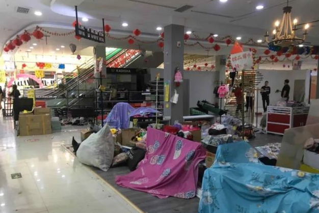 陕西一商场倒闭刚开业时热闹非凡如今却被电商和疫情压垮