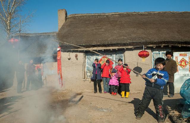 继农村过年不能放鞭炮后这几样新怪象的出现让年味更淡了