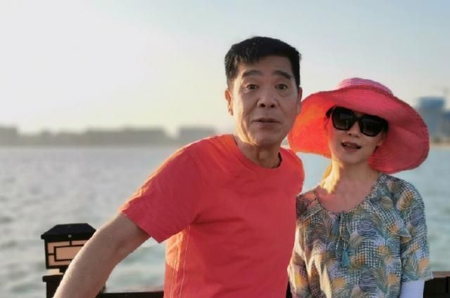 在2000年,康祈光饰演者苏志丹已经47岁,现在的他也是个奔6的年纪.