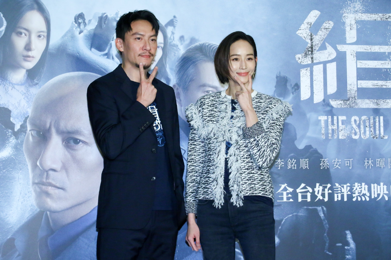 张钧甯宣传新电影穿小香风真有气质同框男神张震气势也不弱