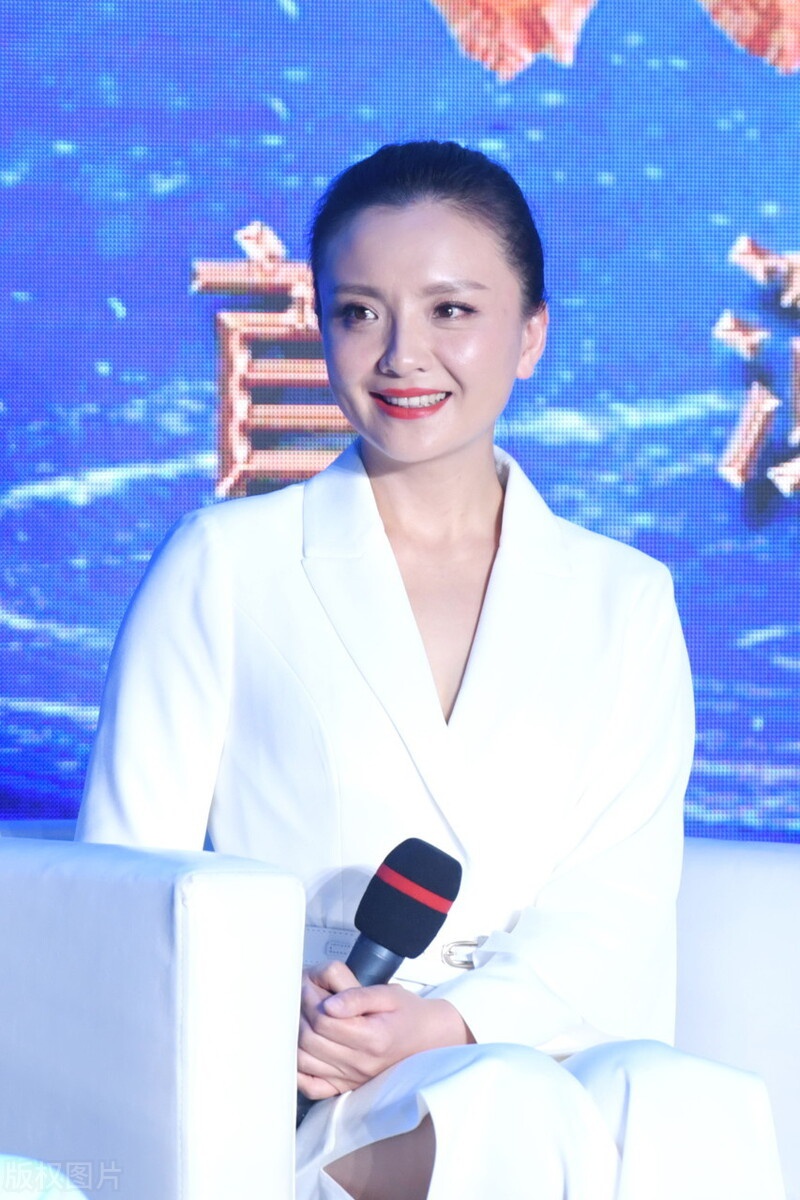 孙茜亮相她展示出与众不同的美