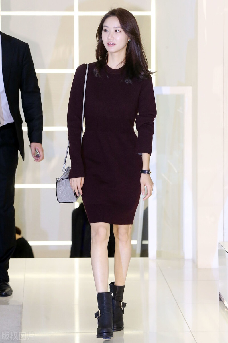 韩可露这么穿搭更显成熟女人味