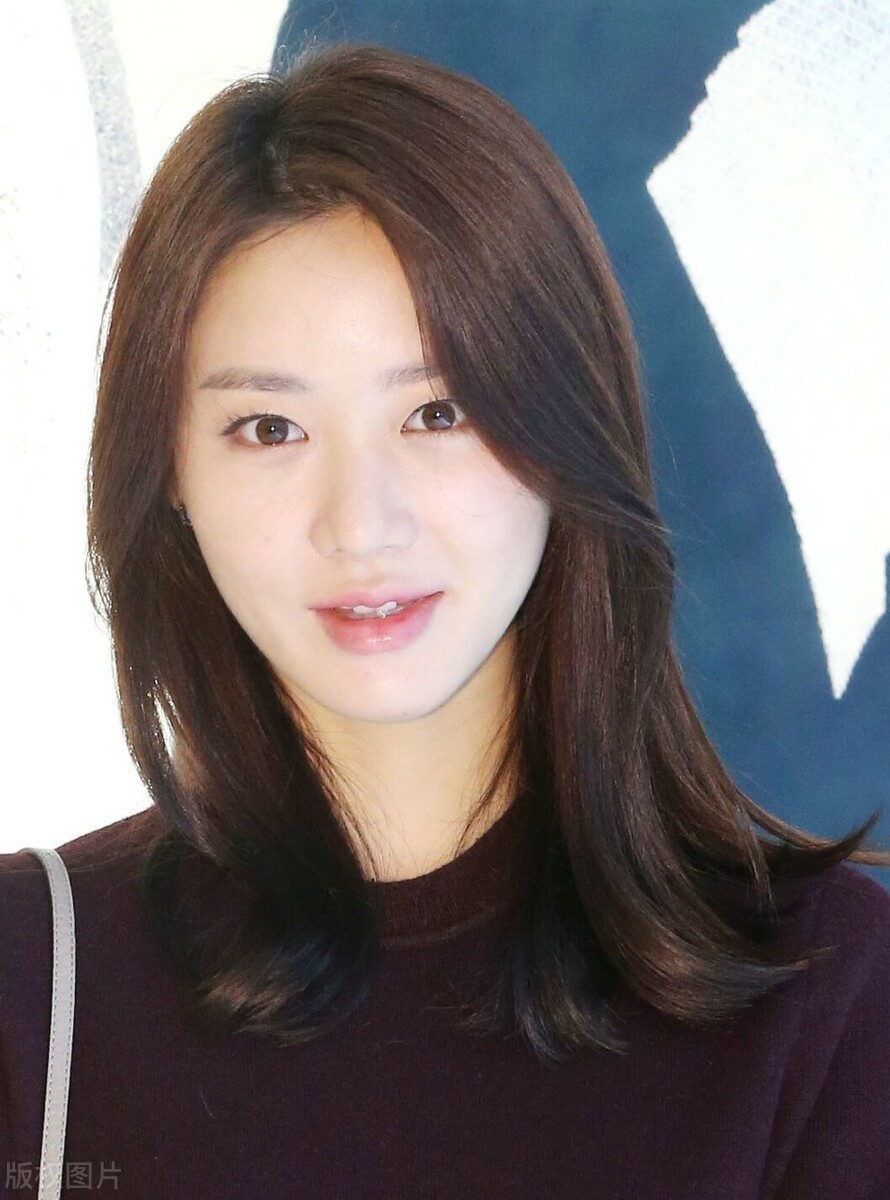 韩可露这么穿搭更显成熟女人味