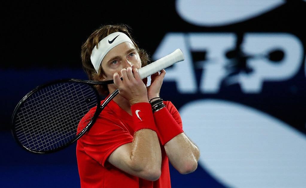 决胜盘逆转德国队晋级决赛,卢布列夫在与斯特鲁夫的较量中顶住了压力