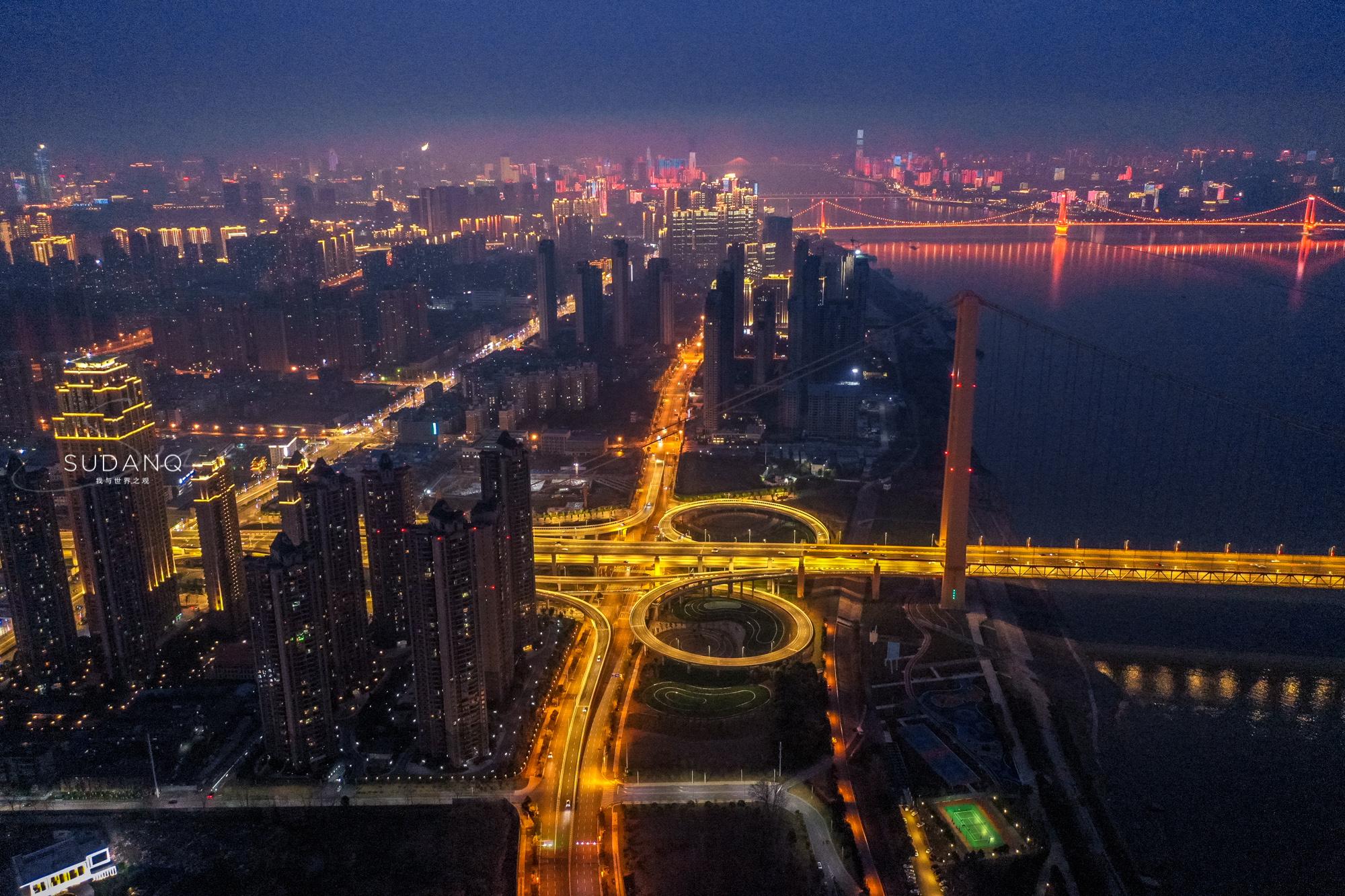 武汉的城市夜景真不错呀,即便不是在长江灯光秀区域
