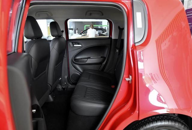 10万出头,定位微型电动车型,欧拉白猫续航401km,经济实用