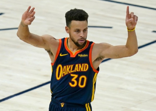 半场30分!库里投疯了:三分球10中7,差点崴脚也能进,怒吼庆祝休闲区蓝鸢梦想 - Www.slyday.coM 半场30分!库里投疯了:三分球10中7,差点崴脚也能进,怒吼庆祝休闲区蓝鸢梦想 - Www.slyday.coM