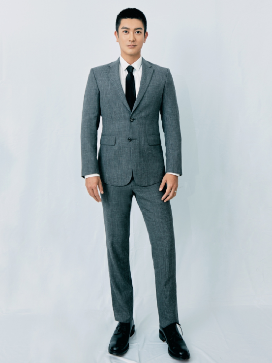 182cm杜江越来越会穿,棉服造型很显气场,休闲与正装反差大