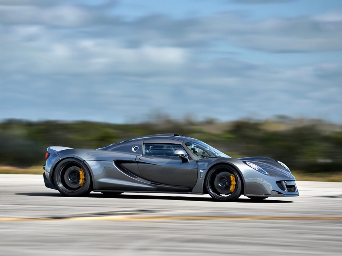 极速435km/hhennessey venomgttop 4令人遗憾的是,它在美国被禁止上路
