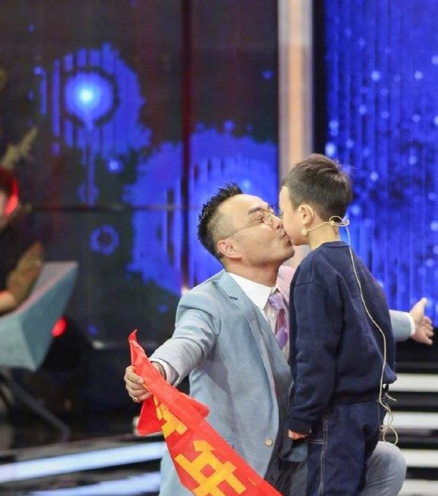 汪涵罕带儿子上节目,7岁小沐沐宛如复制,妻子为其隐退10年?