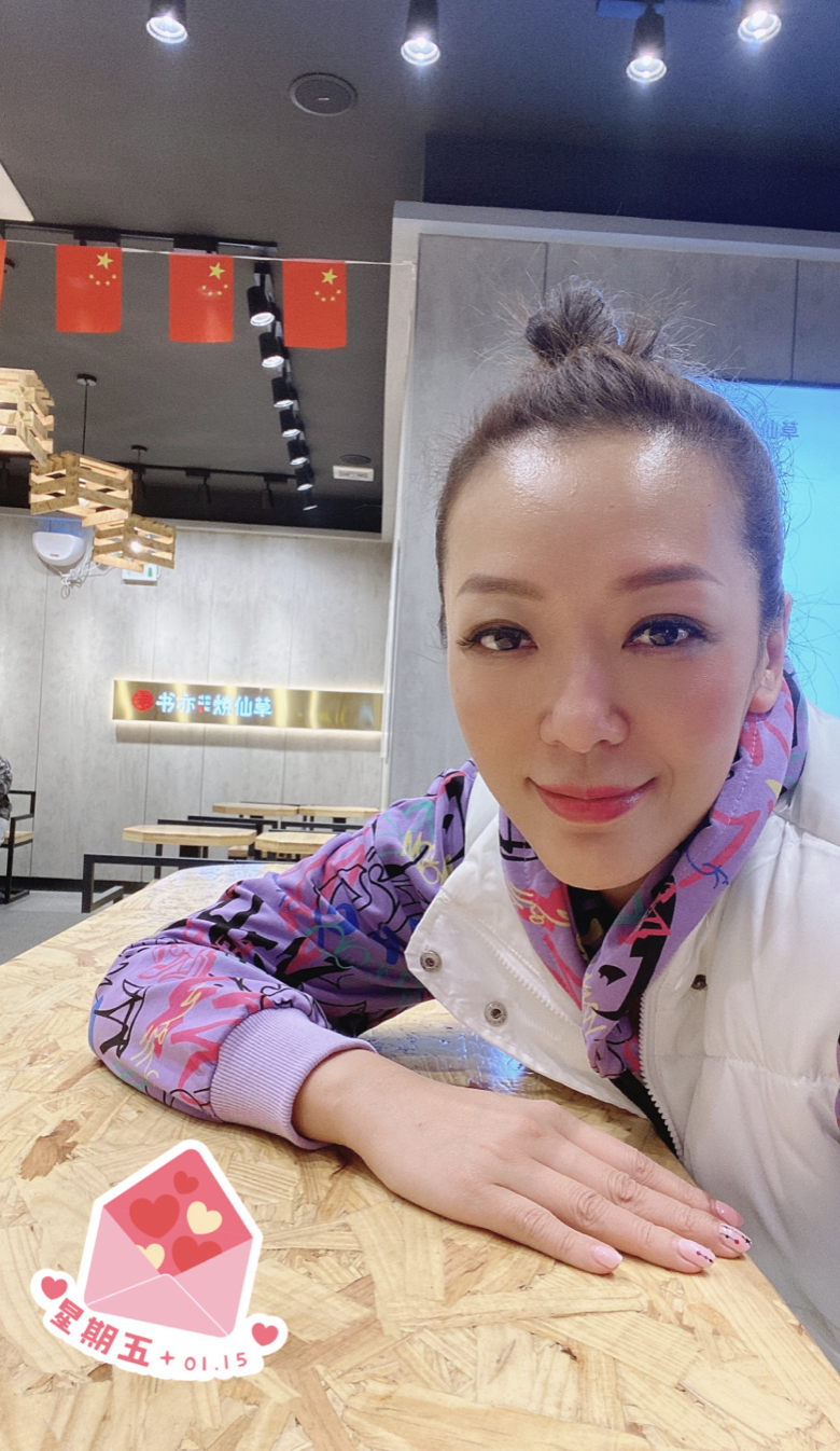 郭少芸移居内地买房落户,为富商祝寿收费5万,商演不断收入可观