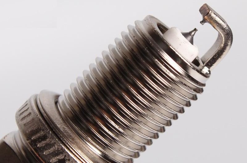 检查个火花塞,就能看出汽修厂打算骗你多少钱!