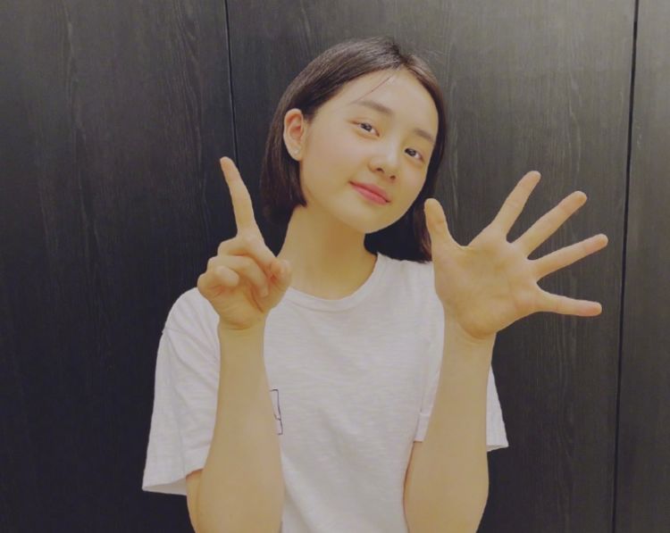 黄多多喜迎15岁生日父母双双更博祝福大家却被她近照迷住了