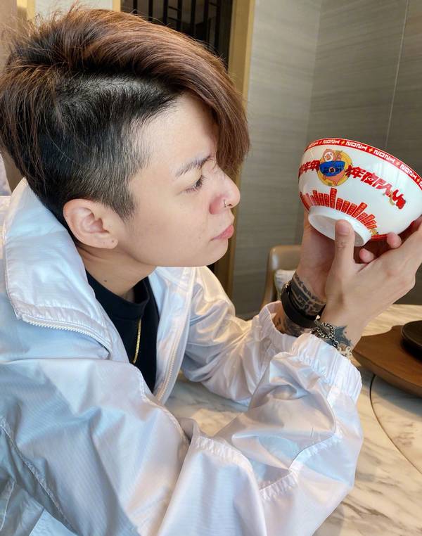 创4导师刘逸云到底多厉害?中韩第一位中性女团成员,实力真的强