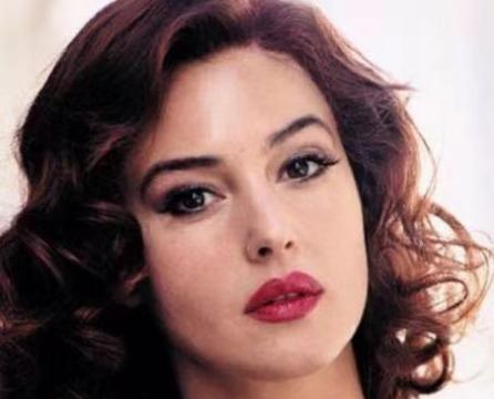 莫妮卡不仅有戴娃一个女儿,在2010年莫妮卡产下二女儿莱奥尼,虽然现在