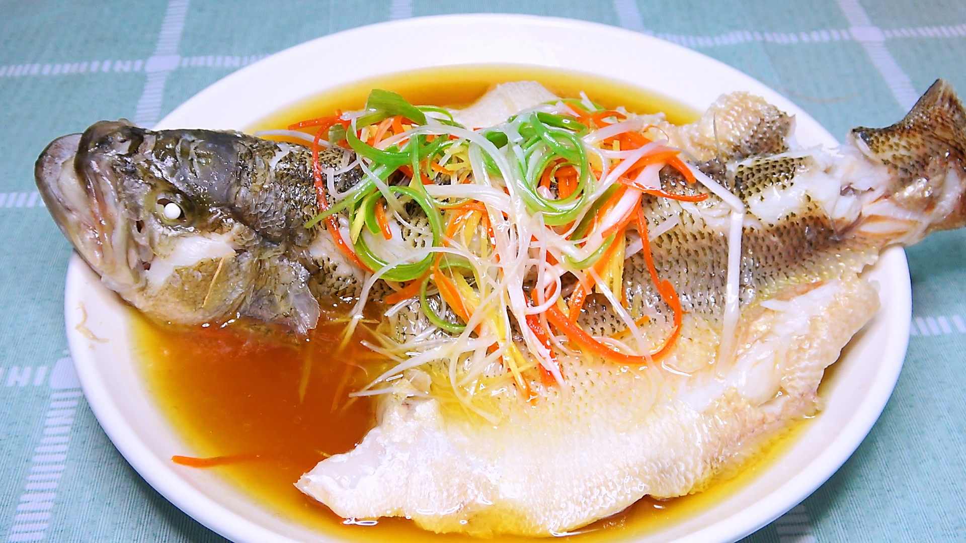 清蒸鱼切记不要加盐和料酒大厨教你正确做法鱼肉鲜嫩无腥味