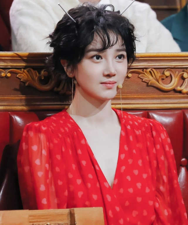 在2010年的时候陈小纭出演个人首部电视剧《夺爱》,自此开始演艺事业.