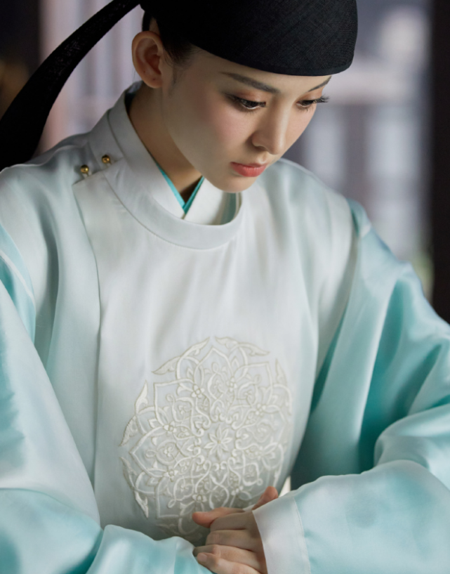 古力娜扎新剧开播,古装造型美出新高,终于摆脱郑爽粉丝影响|风起霓裳