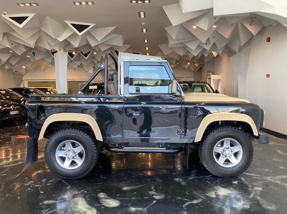 优雅又很有英伦范 敞篷的造型 路虎卫士实车