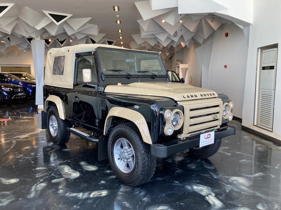 优雅又很有英伦范 敞篷的造型 路虎卫士实车