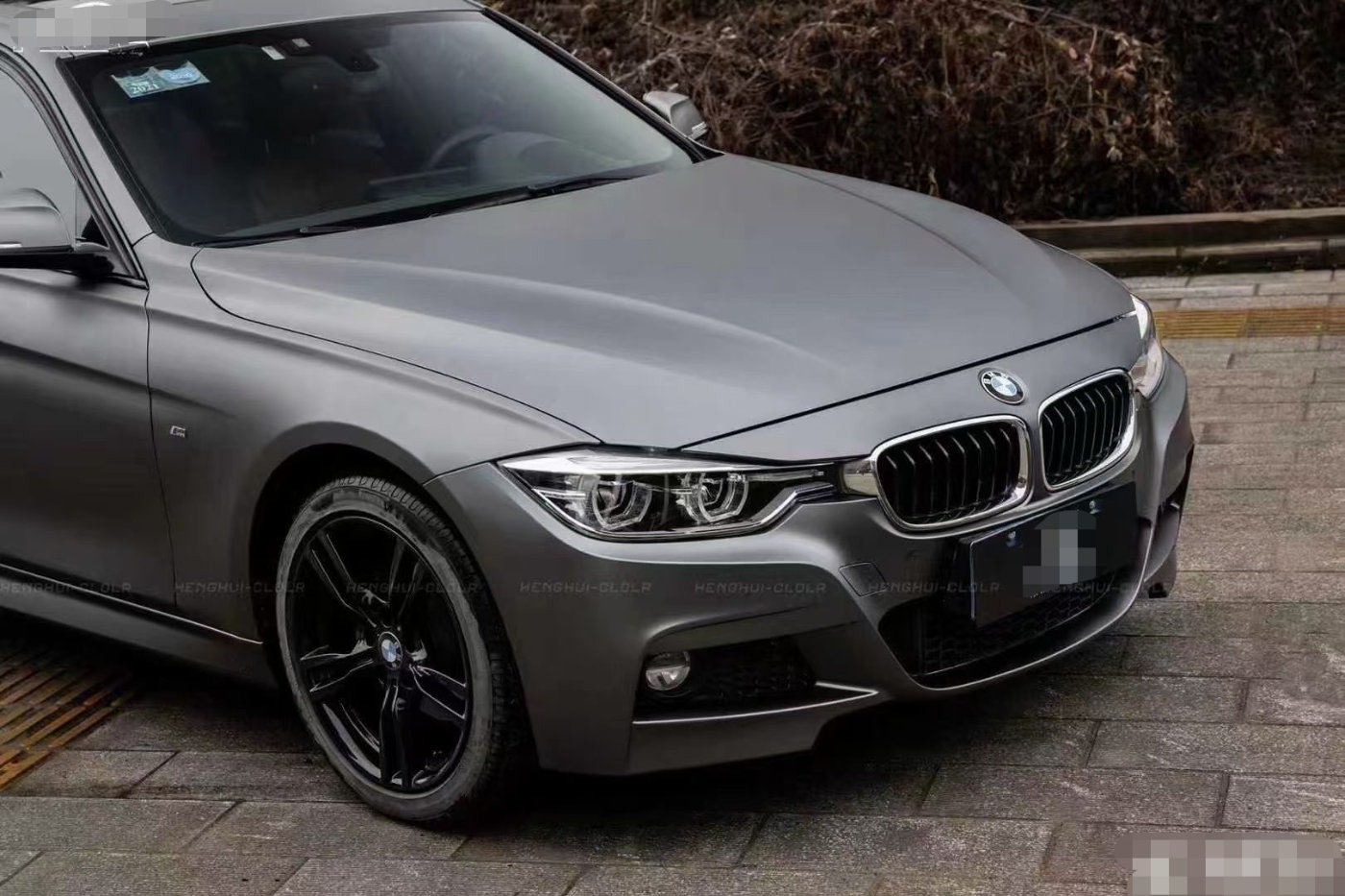 改色山灰色的宝马330i是最后的倔强