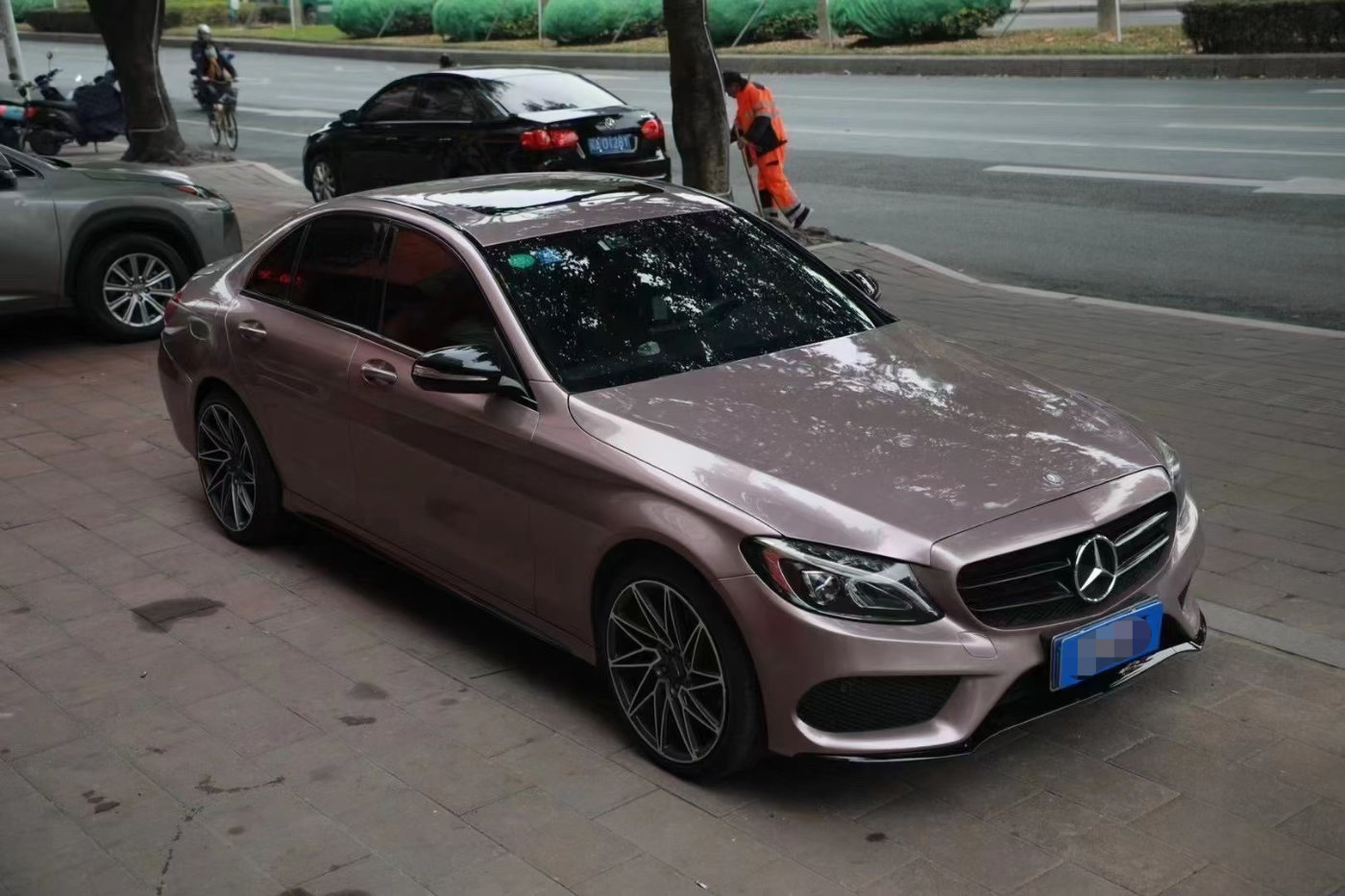 奔驰c级改色冰莓粉 时尚情怀最适合它