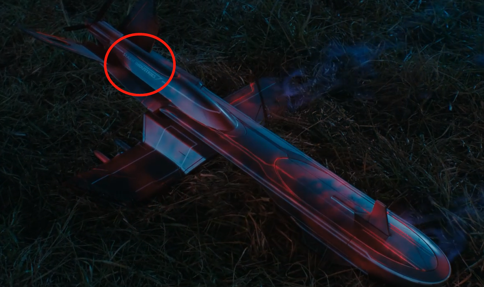 最关键的是,这架无人机有导弹,它是斯塔克工业的武器.