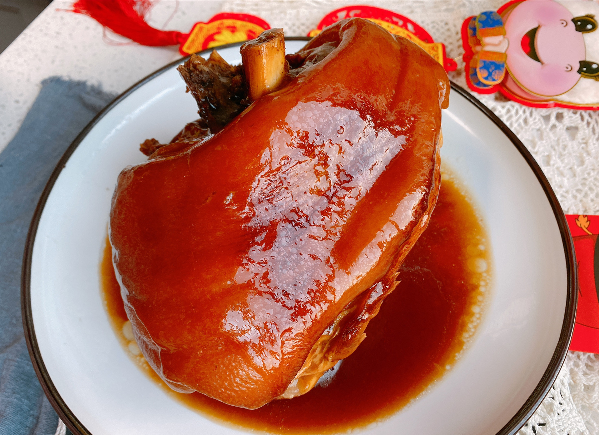 年夜饭硬菜红烧蹄髈简单3步炖的软糯脱骨大口吃肉真过瘾