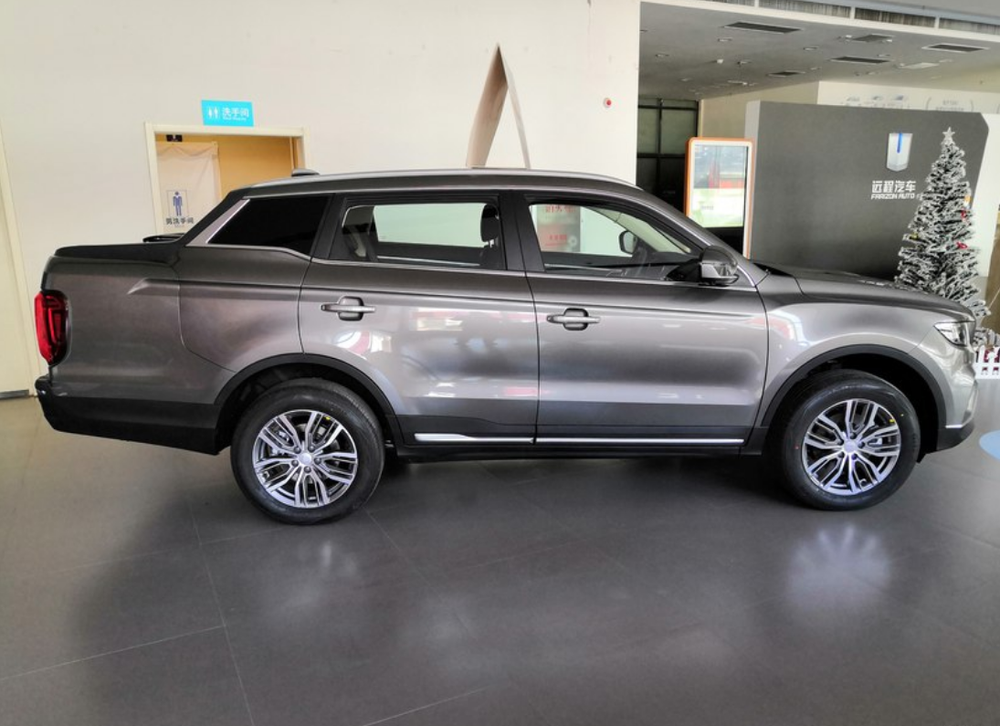 吉利皮卡实车到店,11.99万起的"四不像",越野拉货都不行