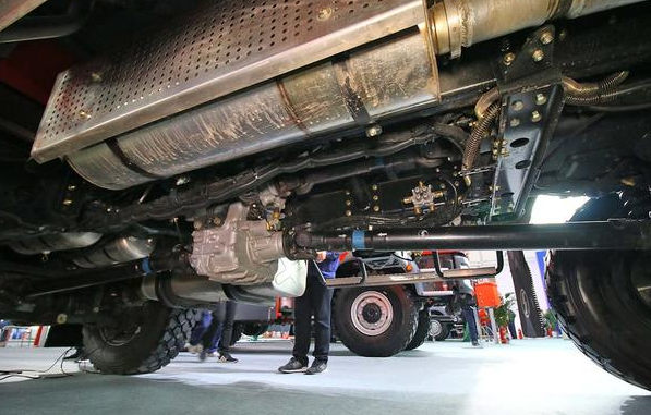 四轮独立悬挂,超强柴油动力,国产也有"乌尼莫克"