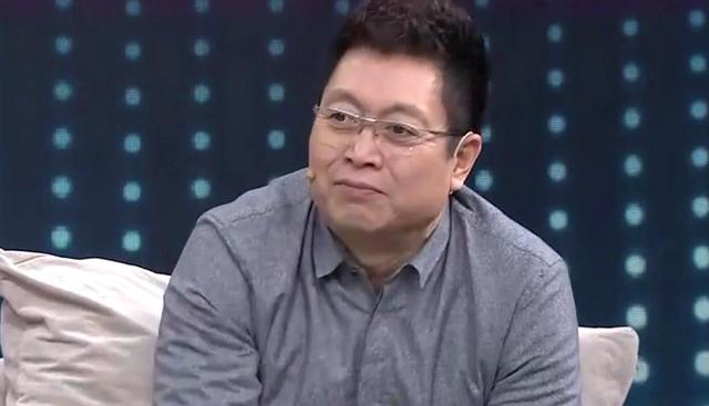 62岁王为念自嘲单身,豪宅古董床意外曝光,曾遭富婆砸9亿猛追|王为念