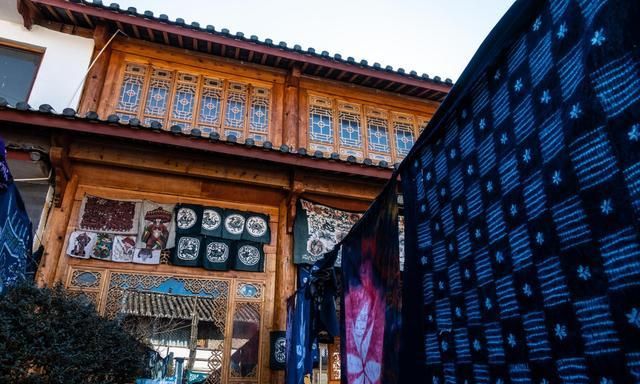 有千年历史的东巴扎染究竟有多迷人呢