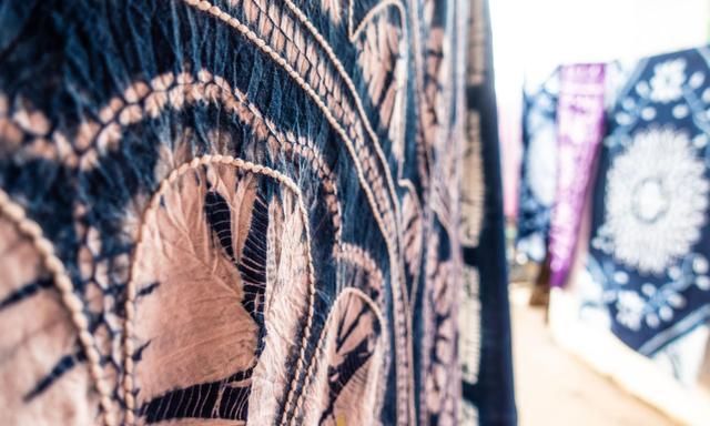 有千年历史的东巴扎染究竟有多迷人呢