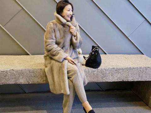 这位50岁的韩国大妈超会穿精致优雅简约大方减龄又高级