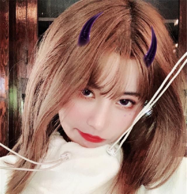 韦神老婆自曝正坐月子,一个月至少二十万,让她觉得自己才是宝宝