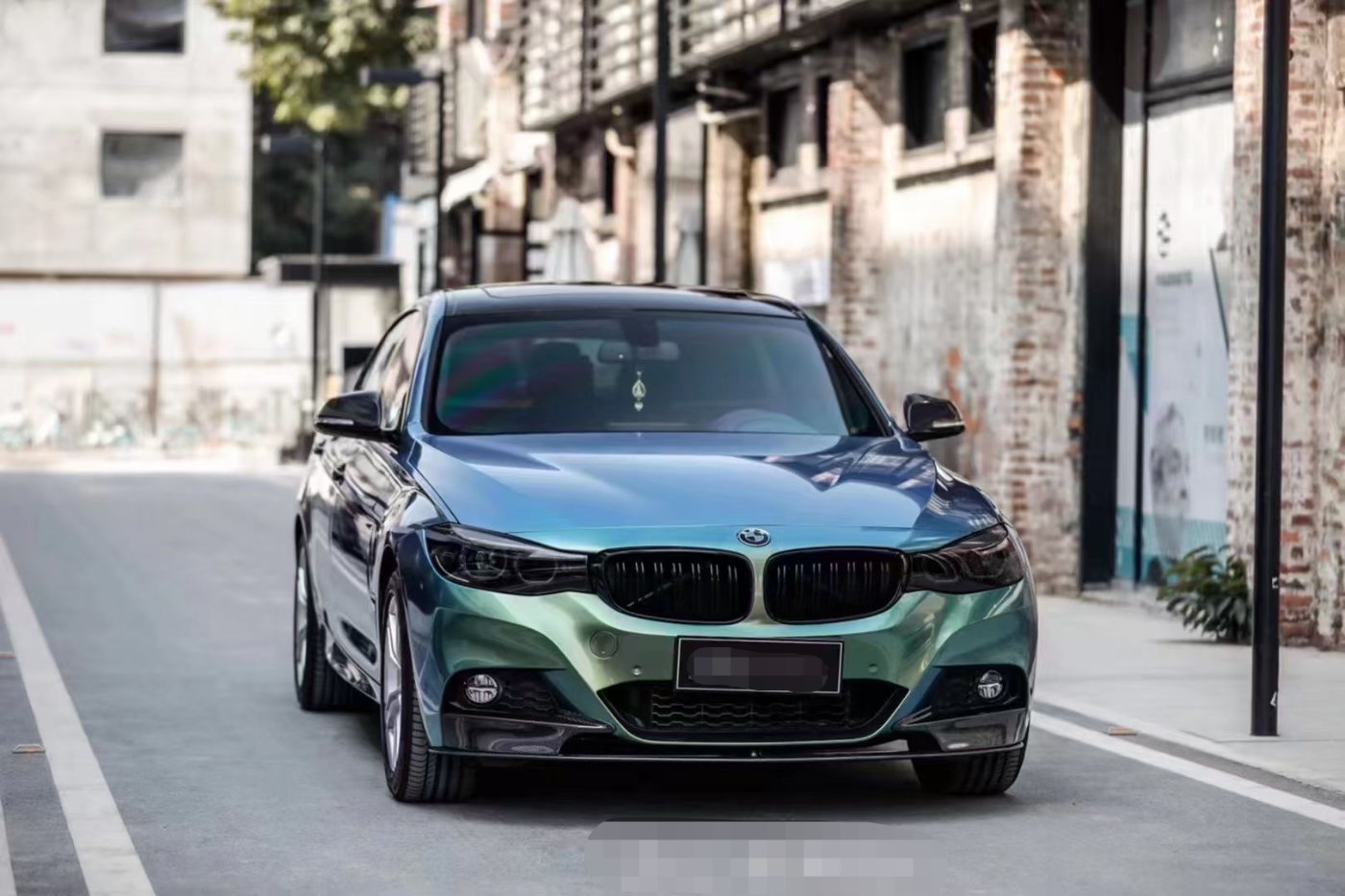 宝马3系gt改色梦幻早春绿 也就是搞设计的才能这样玩儿出花