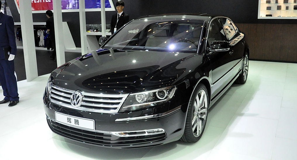 天窗可能脱落致后车受伤 大众召回2008款部分辉腾