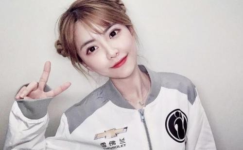 周淑怡恐成下一个卢本伟七煌老板微博沦陷粉丝嘲讽强买强卖