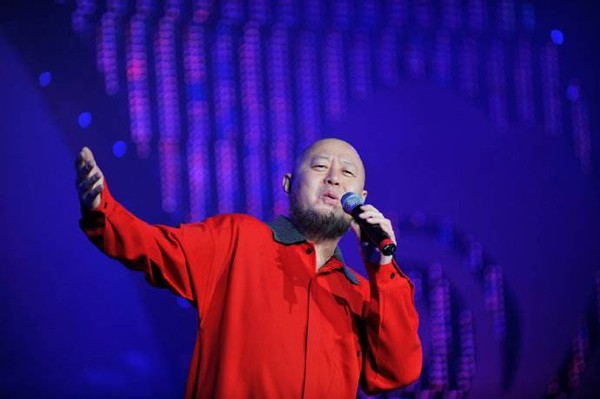 58岁火风生活太奢侈用上万元咖啡机豪宅内摆放假山