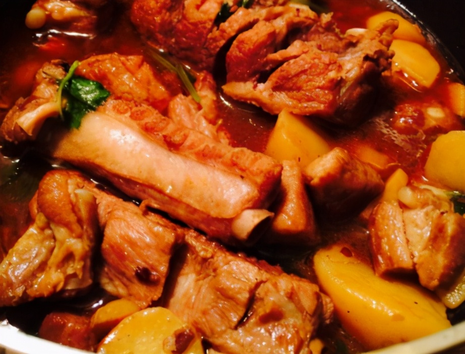 炖排骨时别直接焯水多加1个步骤排骨肉嫩且多汁不柴不腥