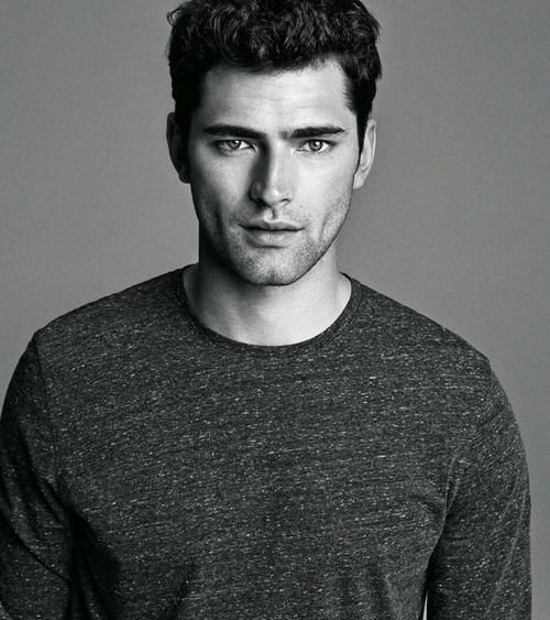 他可是当今最火的男模之一,肖恩·奥普瑞 (sean opry) ,看看他那雕塑