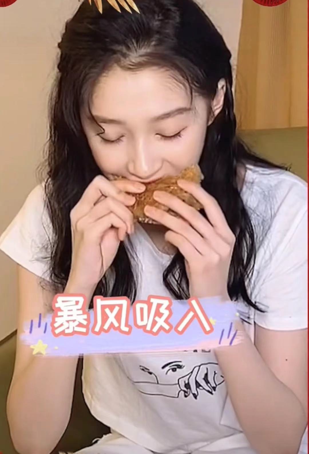 关晓彤怼粉后又示弱亲自剪辑干饭视频手戴红色转运绳出镜