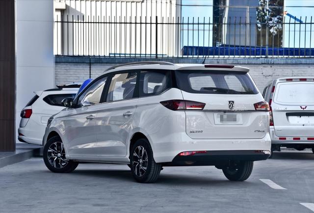 全新宝骏360实拍,1.5动力 7座,落地5万,比五菱宏光还帅气