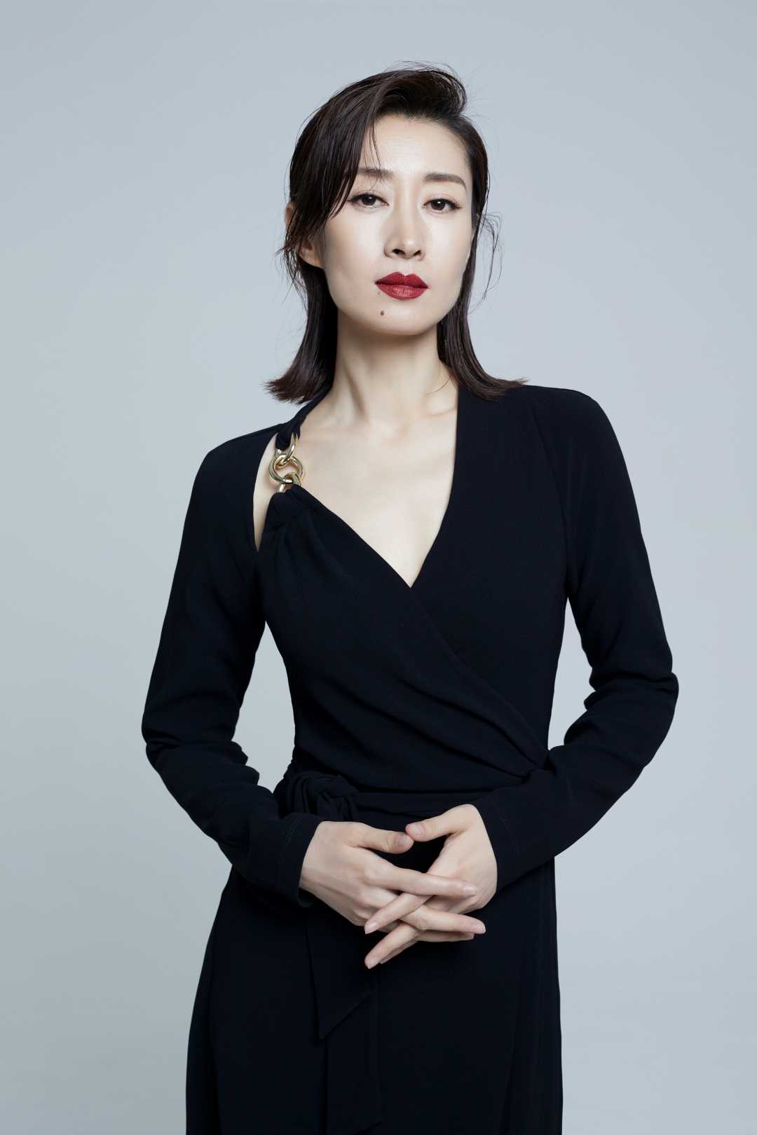 在正青春中饰演职场高管刘敏涛不惧年龄焦虑