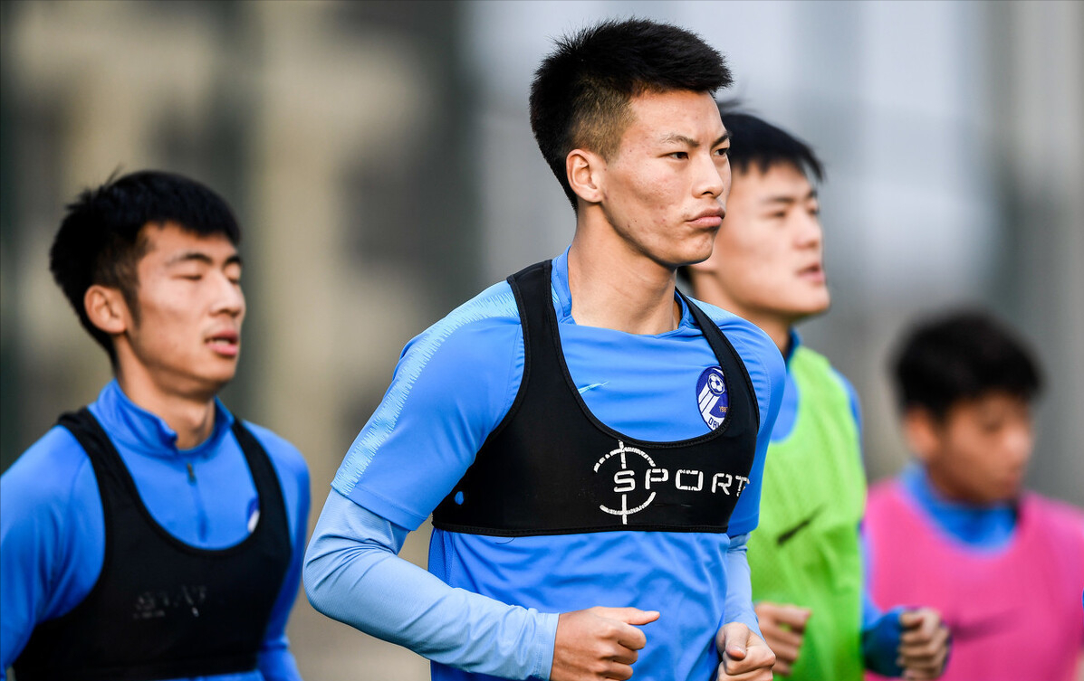 大连人队开启休假模式最后一练球员斗志昂扬单欢欢有亮点