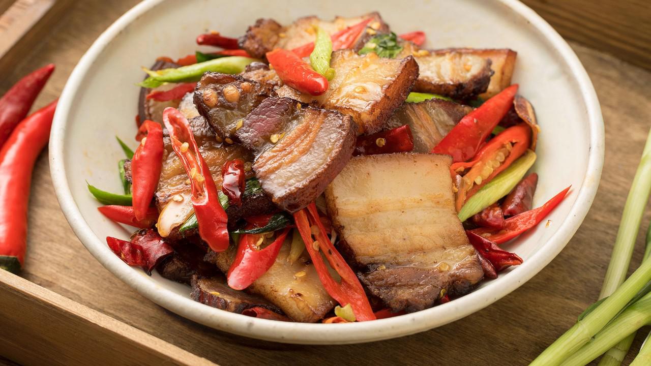 年夜饭美食推荐教你营养好吃的腊肉炒粉条解馋下饭超美味