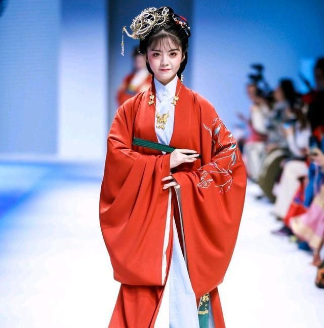 _有提拉效果的面霜