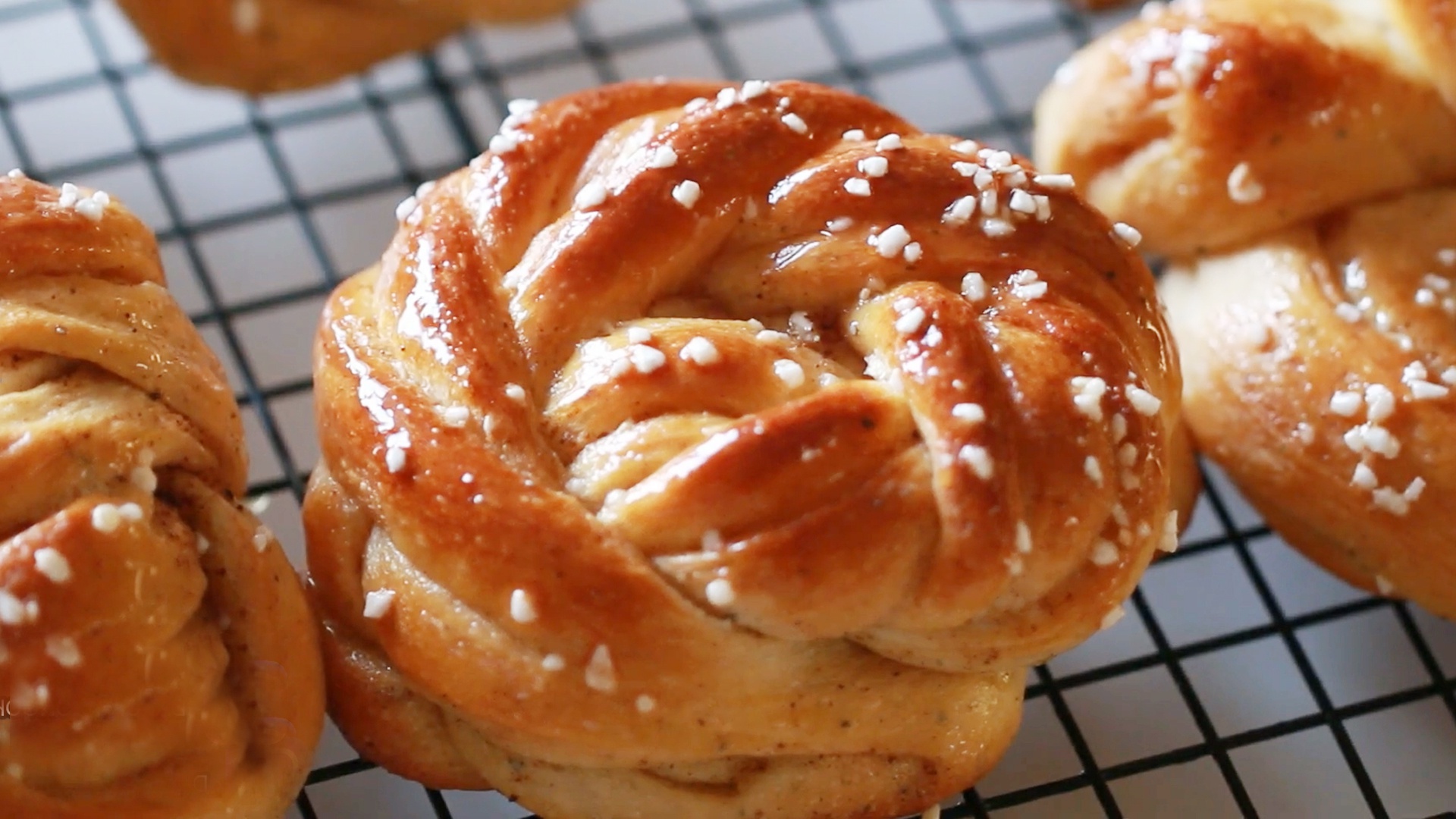 5个鸡蛋,1碗面粉,面点师教烤面包,记住3点,蓬松暄软无添加