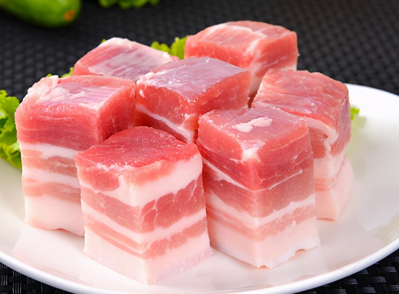 五花三层是一块五花肉的标准,层数是越多越好,有专家说最好的五花肉