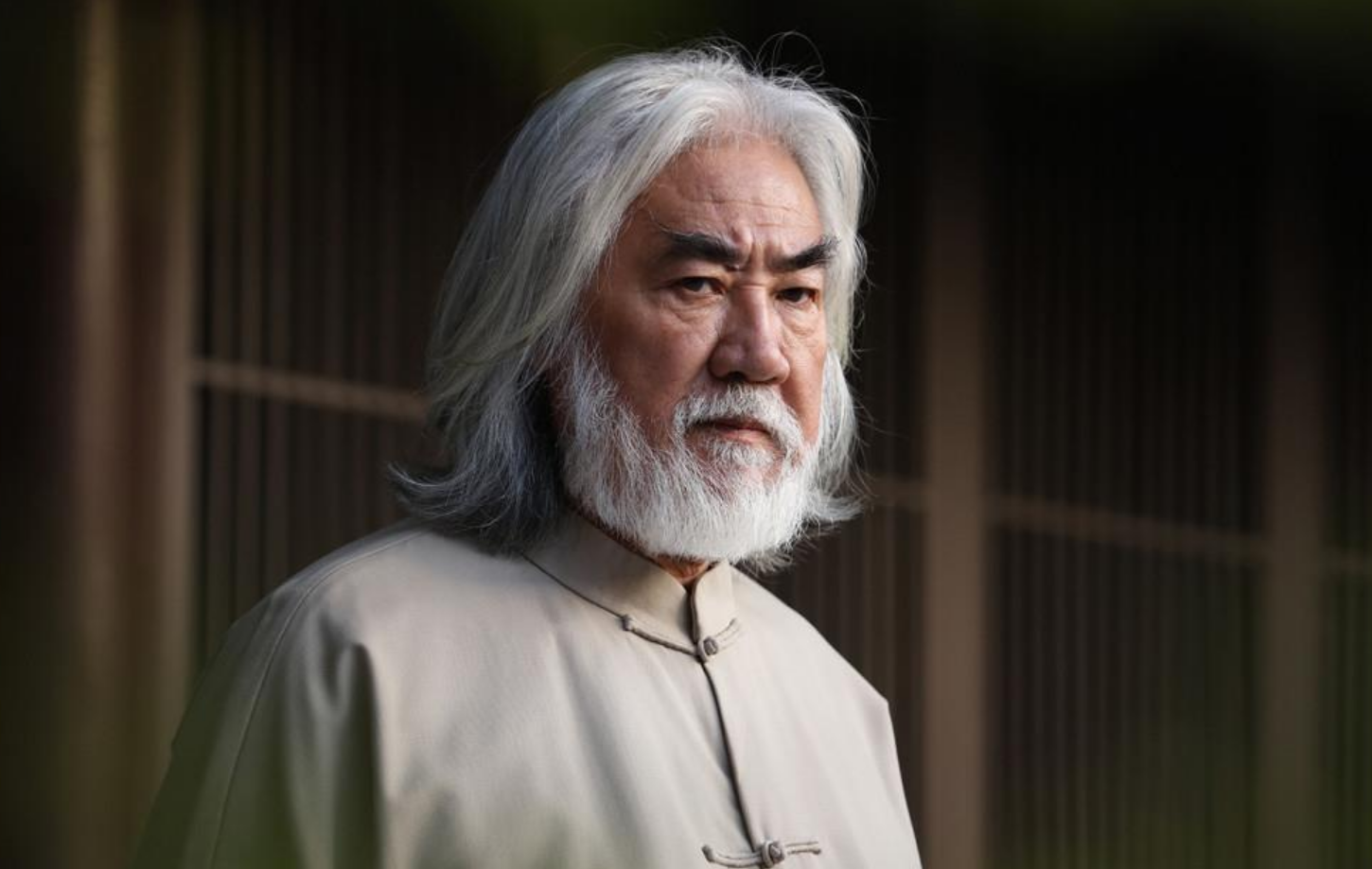 69岁张纪中与小孩玩耍,小孩身世遭质疑,网友:不会是老来得子吧